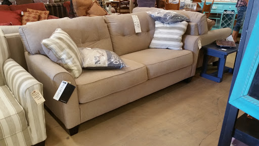 Tyler Consignment Warehouse - Visual