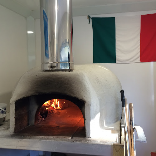 Comments and reviews of Pizza VanTastica Mobile Catering
