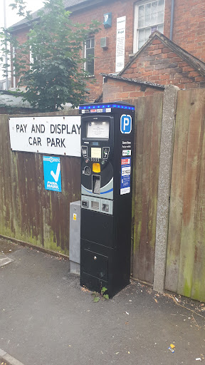 Hale St Parking