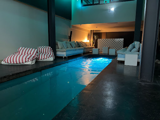 Photo de La Piscine Studio – Espace évènementiel, tournages et shootings, salles de montage et d'étalonnage, bureaux à louer.