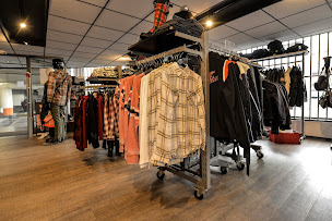 Photo n°11 de Harley-Davidson Roadstar 92 à Saint-Cloud (Agence de location de motos)