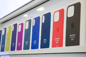 Photo n°11 de STUFF – Réparation iPhone & Smartphone à Marseille à Marseille (Magasin de téléphonie mobile)