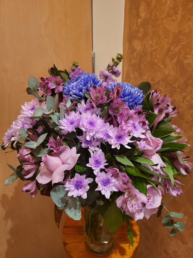 VIP Flowers and Gifts - Thumbnail