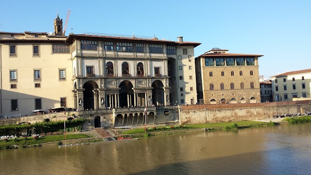 Hertz Firenze - Via Borgo Ognissanti 137/R