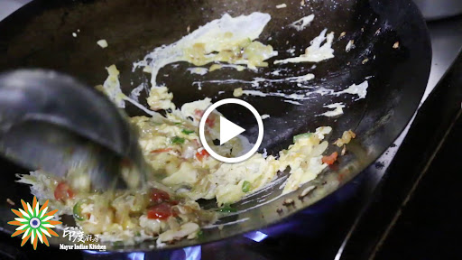 香料炒蛋 [Egg bhurji]： 將各種香料與雞蛋拌炒製成，素食與葷食者皆可食用，為馬友友印度廚房經典菜色之一。 Hand picked fresh farm eggs sauteed wi… post image