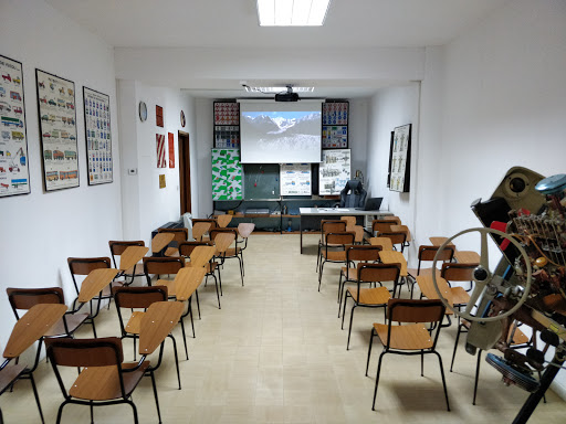 Autoscuola e Agenzia Pratiche Auto VALCANALE - Thumbnail