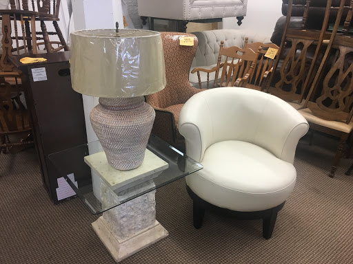 J & J Furniture Plus Gallery - United States