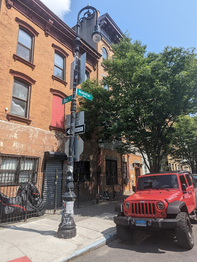 Box St/Manhattan Av