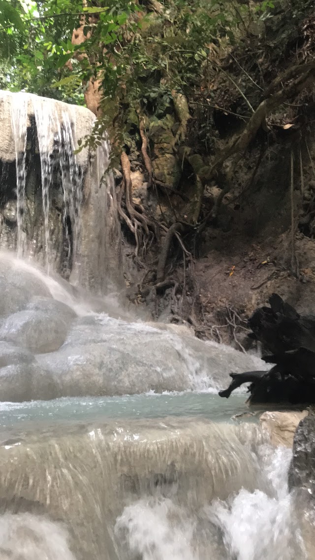 Aguinid Falls