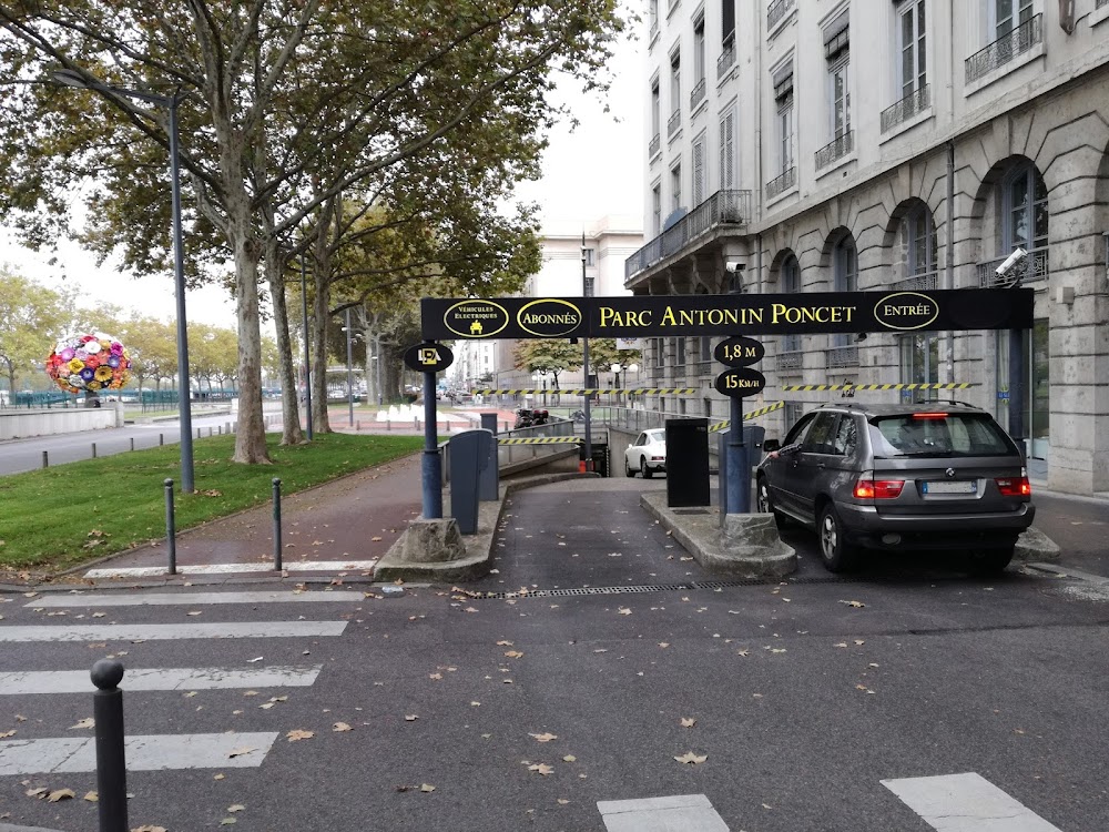 Parking LPA - Antonin Poncet