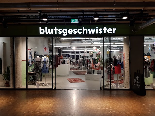 Blutsgeschwister Bikini Berlin