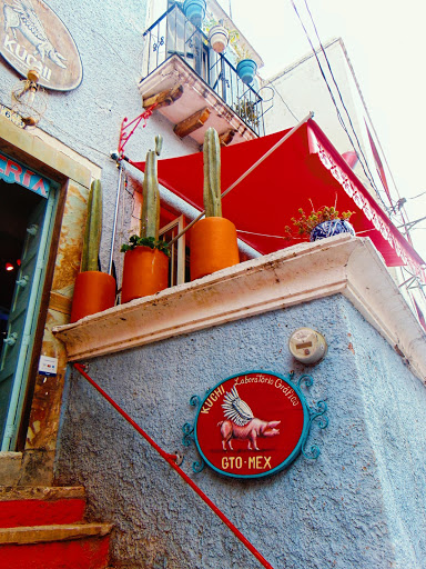 Malditos Co. Tattoo & Piercing - Thumbnail