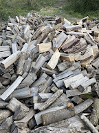 VV BERISHA: Bois de chauffage sec, vente et livraison en Seine-et-Marne 77 Melun Brie-Comte-Robert Lieusaint Savigny à Verneuil-l'Étang