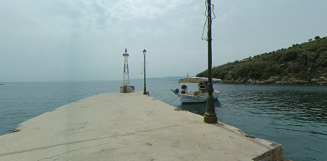 Μαρίνα Πυργαδικίων - Εμπορικό πολυκατάστημα