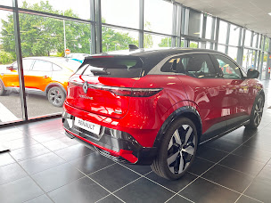 Photo n°9 de Renault Pau - edenauto à Pau (Borne de recharge de véhicules électriques)