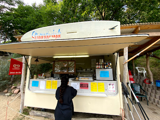 Strand und Imbiss für Camper
