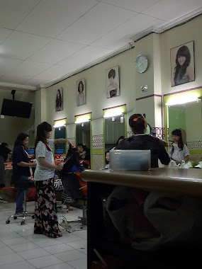 Yasinta Salon, Author: d sinta