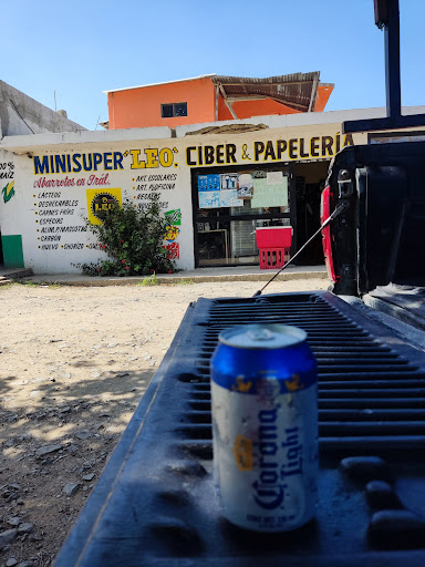 Minisuper "Leo" Ciber & Papelería