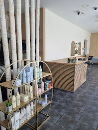Photo n°10 de Salon de Coiffure 9ème Avenue By Aurore - Vannes à Vannes (Salon de coiffure)