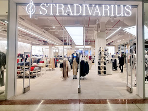 Photo n°1 de Stradivarius à Villeneuve-d'Ascq (Magasin de t-shirts)