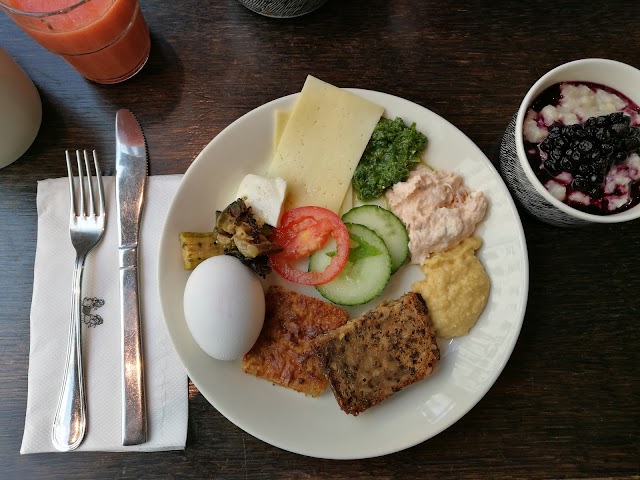 SIS. Deli & Cafe