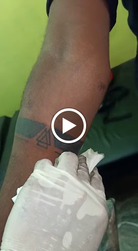 #BandTattoo #threetriangletatoo #threearrowstattoo #BiglineBandTattoo #smalllinetattoo #karthikRe…