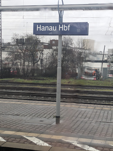 DB BahnPark Parkplatz Hauptbahnhof P2 zwischen den Gleisen - Thumbnail