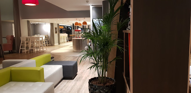 https://www.ihg.com/holidayinn/hotels/gb/en/birmingham/bhxwm/hoteldetail?cm_mmc=GoogleMaps-_-HI-_-GB-_-BHXWM