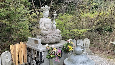 二井寺山極楽寺参道入口