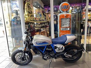Photo n°27 de Un Barbu et une Blonde, racing shop à Saint-Jean-de-Luz (Magasin de vêtements)