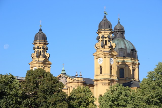 Mikes Bike Tours / Bus Bavaria / Bike Rentals