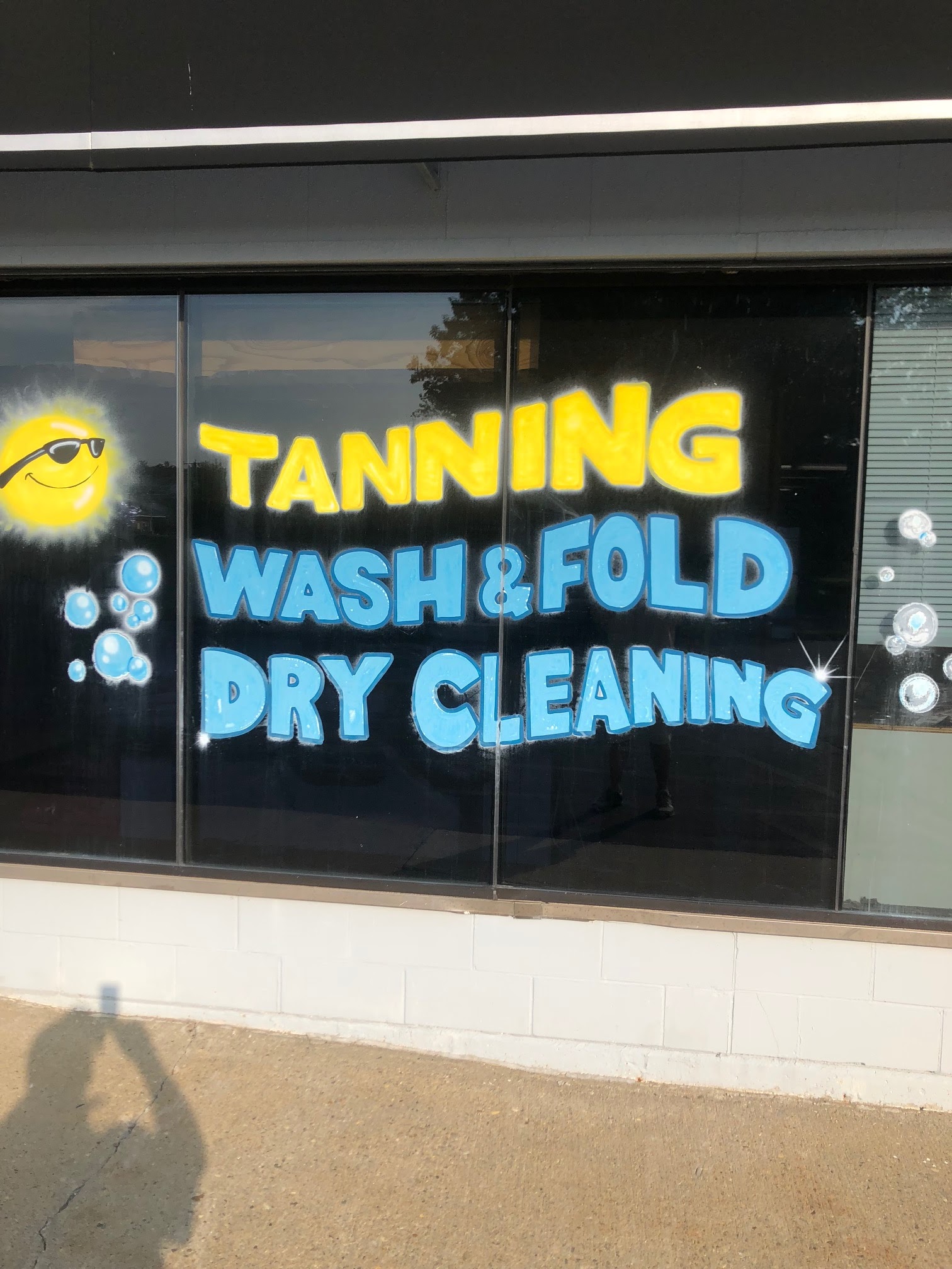 Amos Wash N Dry storefront and entrance in Portsmouth