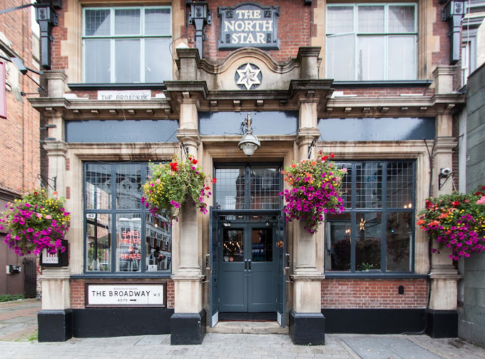 Looking for a great pub experience in Ealing? Look no further than our roundup of the best pubs in the area, featuring everything from traditional local haunts to trendy gastropubs. Whether you're looking for a pint with friends or a cozy spot for a Sunday roast, we've got you covered.