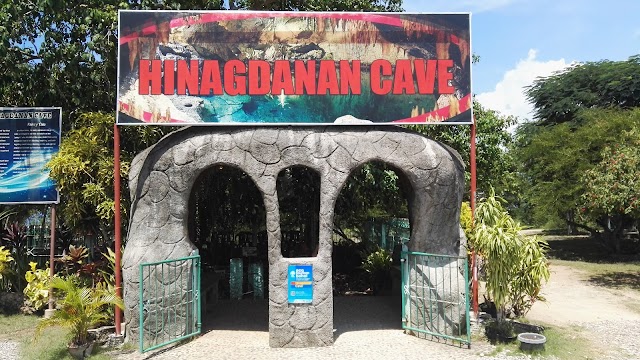 Hinagdanan Cave