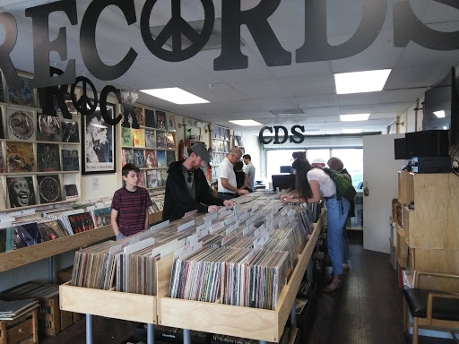 Rocketstar records - Visual