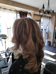 Photo n°8 de Gil Saint Luc à Paris (Salon de coiffure)