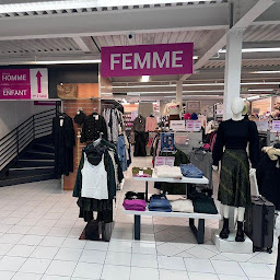 Photo n°3 de Degriffstock Aix-en-Provence - Vêtements à Le Tholonet (Magasin de chaussures)