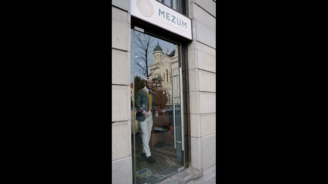 MEZUM - Costume pentru Barbati si Femei - Cluj Napoca