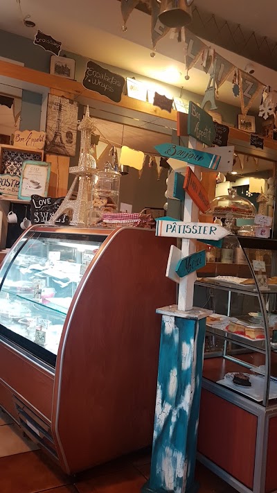 Photos of Vintage Caf&eacute; and Cupcakes