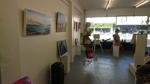 Te Pu O Te Wheke Community Gallery and Arts Trust est 2019 - Thumbnail