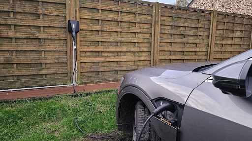 Éco Charge installateur bornes et prises de recharge voitures électriques - Thumbnail