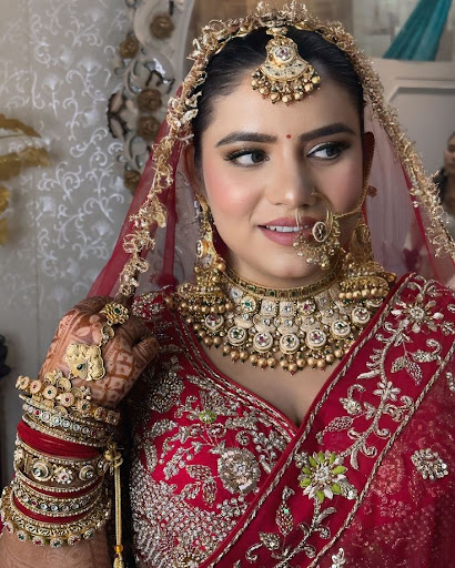 Looking for the best bridal makeup in Greater Noida to achieve a flawless and elegant look for yo…