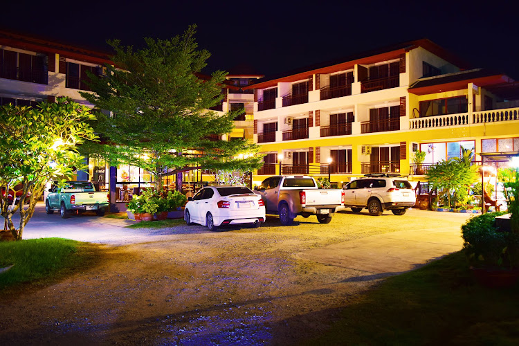 Nantharom Hotel & Restaurant