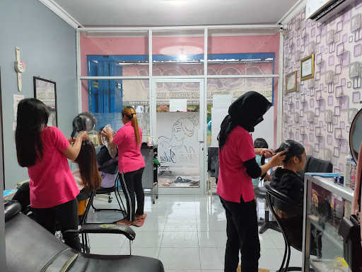 Naila Salon