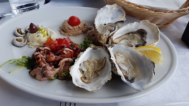 Bistro Yacht club