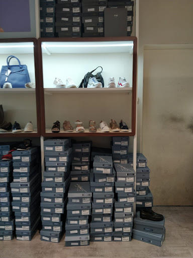 Lotto Sport & Stonefly Outlet Valmontone Gallery - Italy