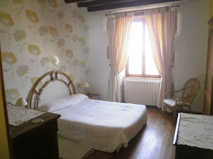 Photo n°2 de Chambres d'hôtes au Couvent des Castafours à Flavigny-sur-Ozerain (Chambre d'hôtes)