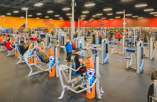 Crunch Fitness - Shawnee