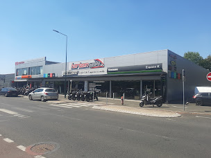 Photo n°21 de Maxxess Cergy à Saint-Ouen-l'Aumône (Magasin de pièces et d'accessoires pour motos)