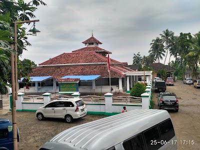 Masjid Jami Al Khusaeni Carita